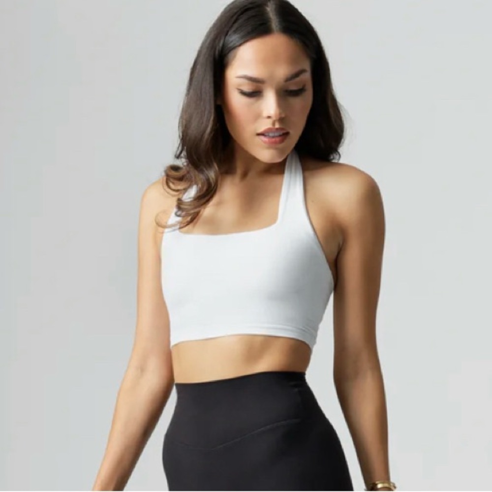 BuffBunny Revolution Halter Crop White NWOT Medium